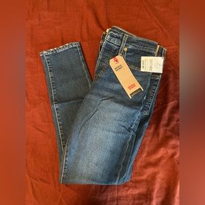 NWT LEVIS JEANS